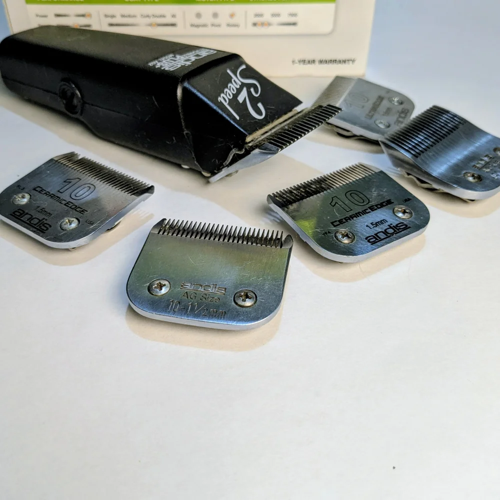 Andis AG 2-Speed+ Black Dog Clipper Bundle with 5 Extra Blades` - Picture 4 of 8